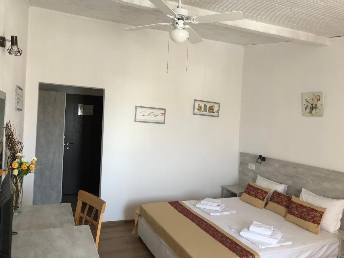 Guest Rooms Southern Nights Varvara  Ngoại thất bức ảnh